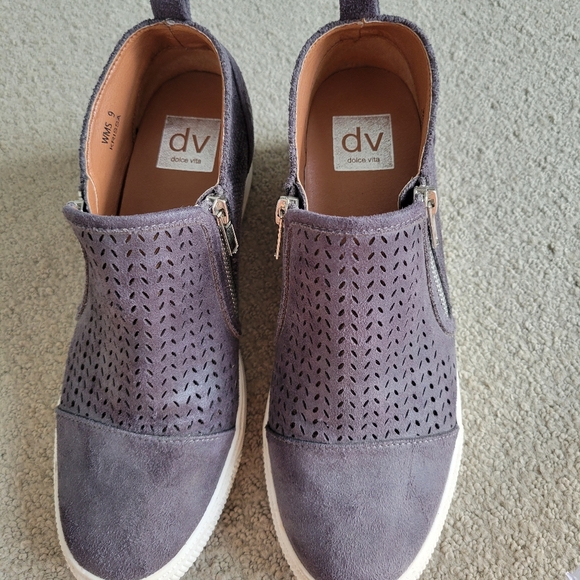 Shoes - Picture 1 of 5